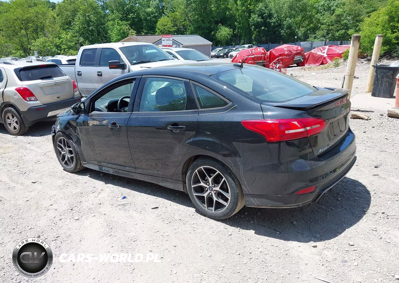 2015 Ford Focus Se VIN:1FADP3F27FL253109 - 3