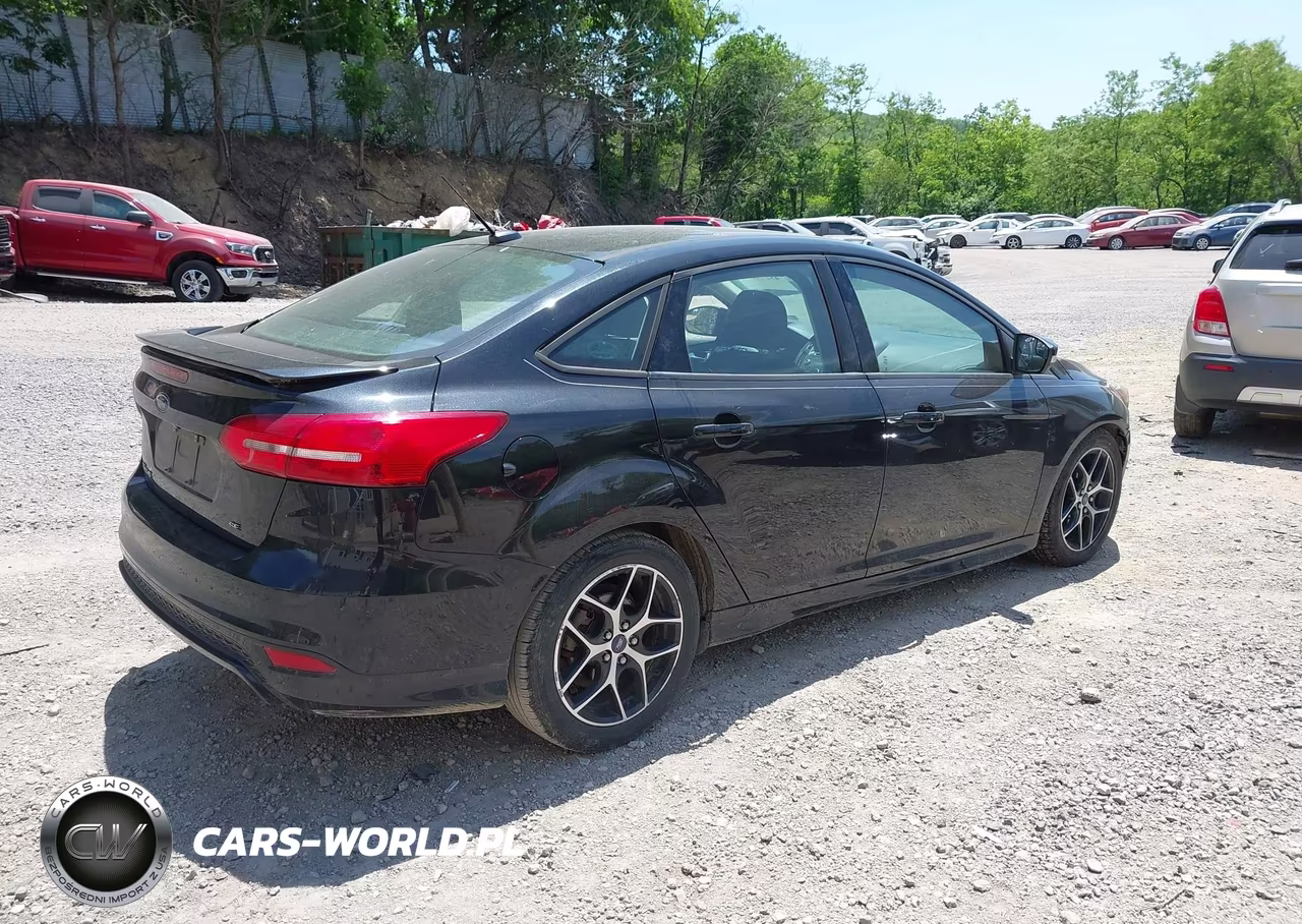 2015 Ford Focus Se VIN:1FADP3F27FL253109 - 4