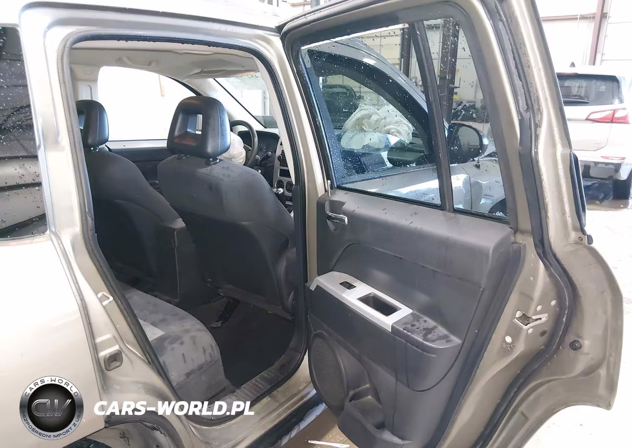 2008 Jeep Compass Sport VIN:1J8FF47W28D707382 - 8