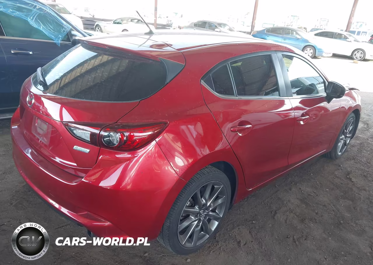 2018 Mazda Mazda3 Touring VIN:3MZBN1L32JM198601 - 4