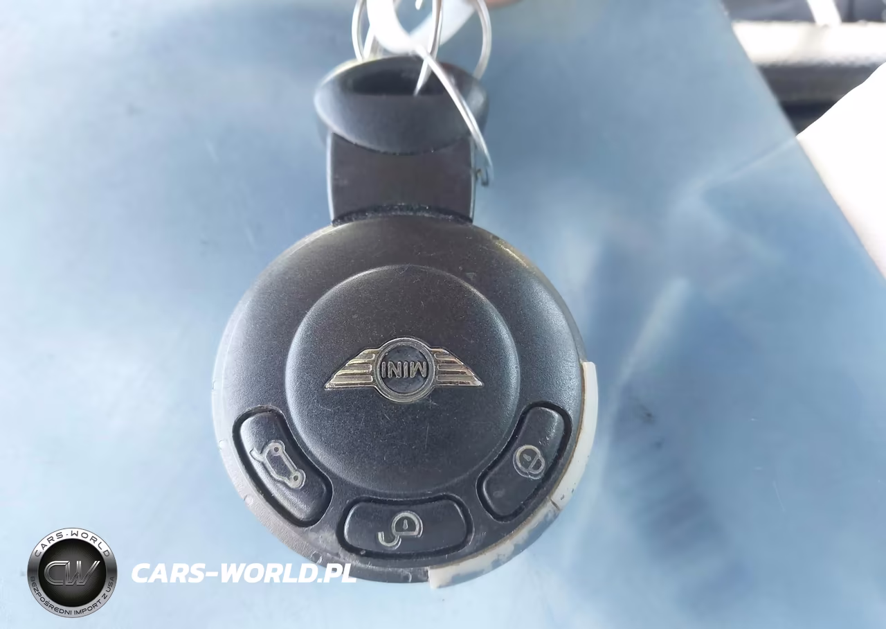 2010 Mini Cooper VIN:WMWMF3C54ATZ65644 - 11