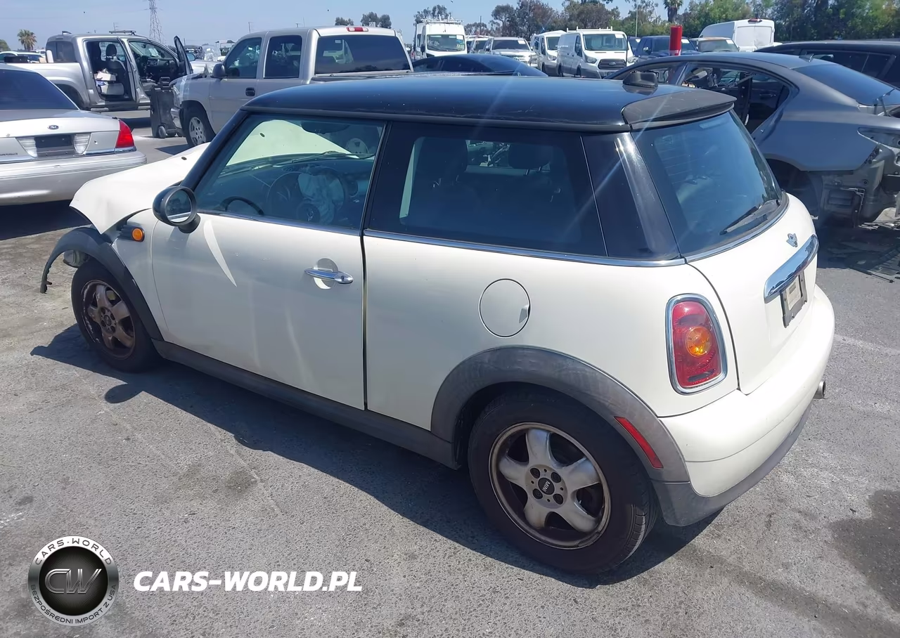 2010 Mini Cooper VIN:WMWMF3C54ATZ65644 - 3