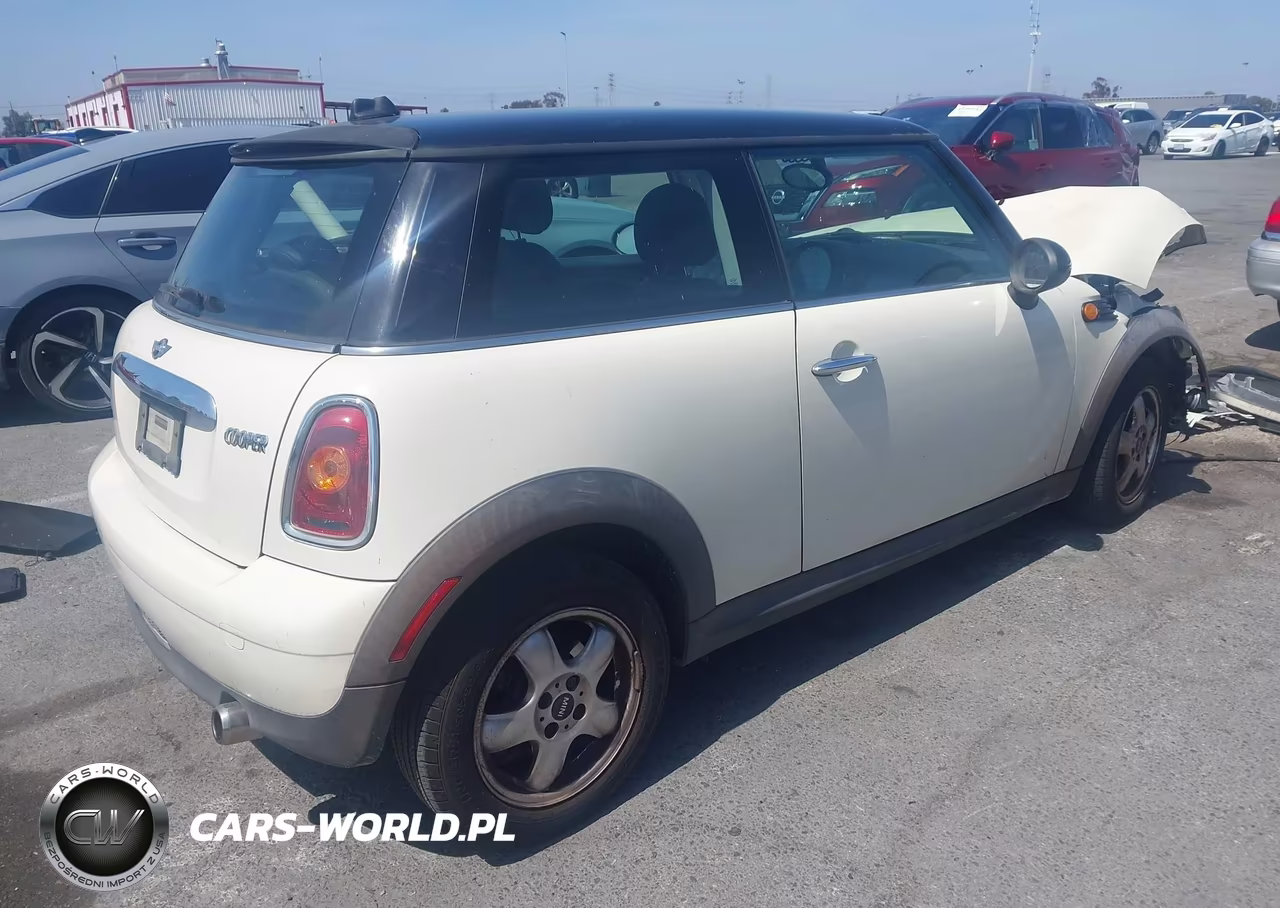 2010 Mini Cooper VIN:WMWMF3C54ATZ65644 - 4