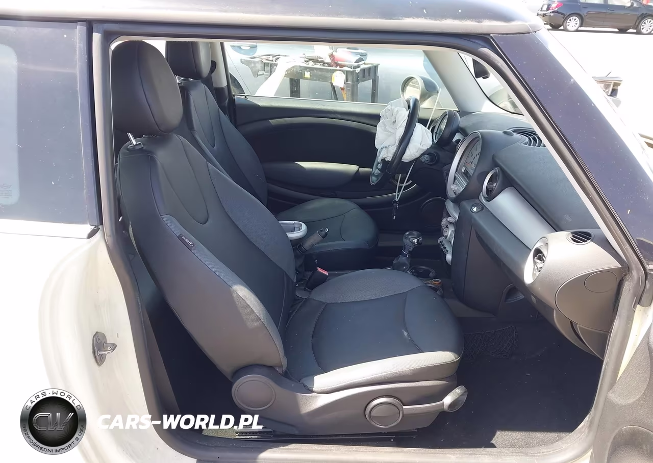 2010 Mini Cooper VIN:WMWMF3C54ATZ65644 - 5