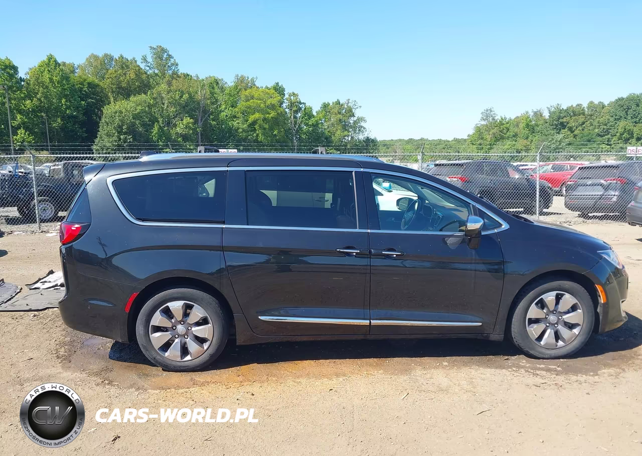 2019 Chrysler Pacifica Hybrid Limited VIN:2C4RC1N72KR508845 - 14