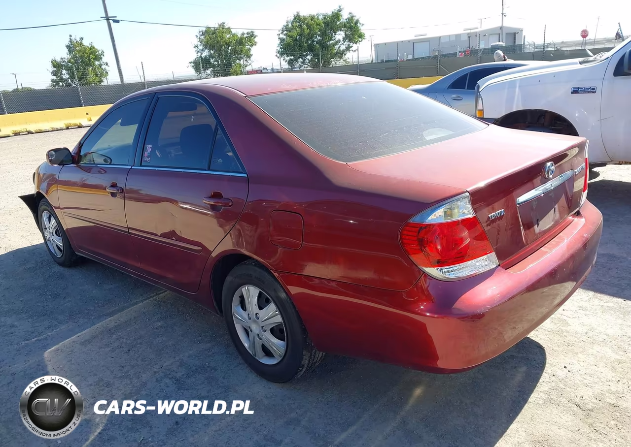 2005 Toyota Camry Le VIN:4T1BE30K75U070037 - 3