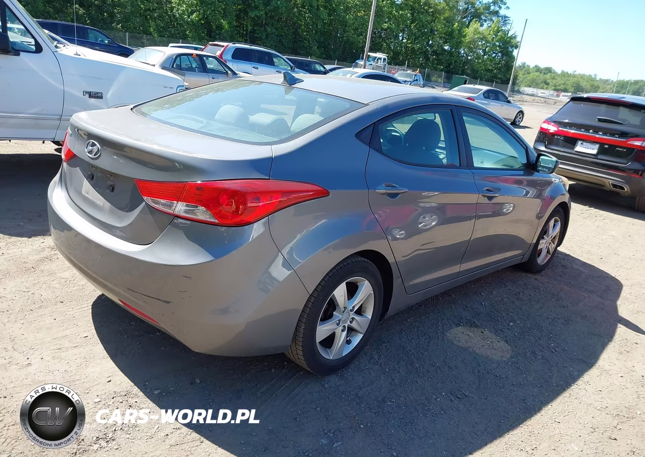2013 Hyundai Elantra Gls VIN:5NPDH4AEXDH426623 - 4