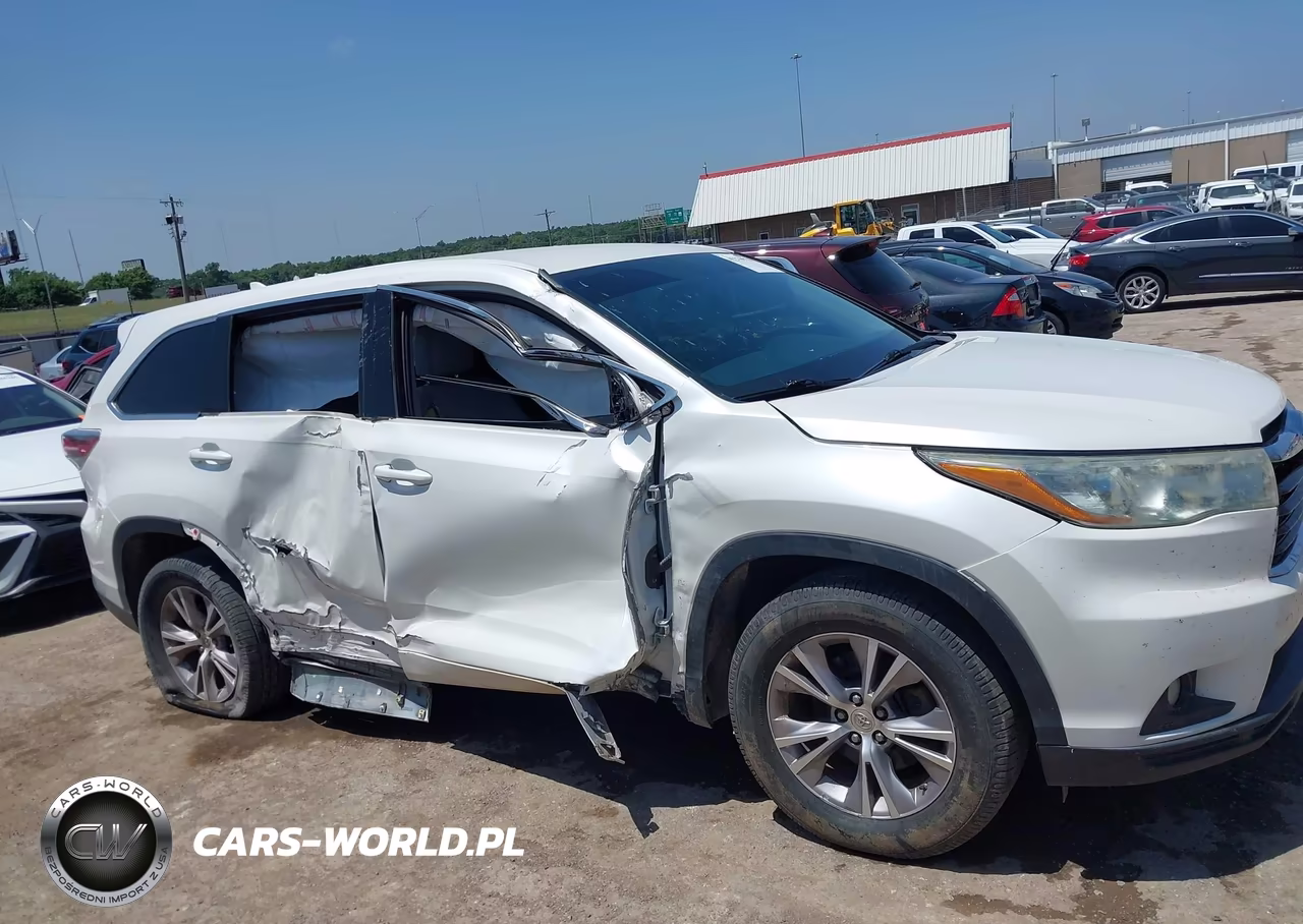 2015 Toyota Highlander Le Plus V6 VIN:5TDZKRFH3FS044034 - 13