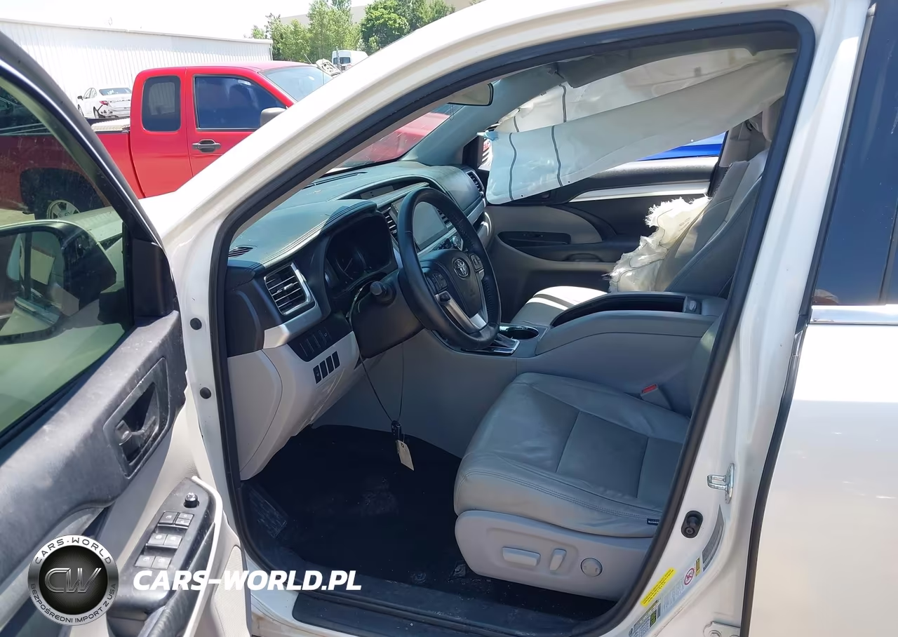2015 Toyota Highlander Le Plus V6 VIN:5TDZKRFH3FS044034 - 5