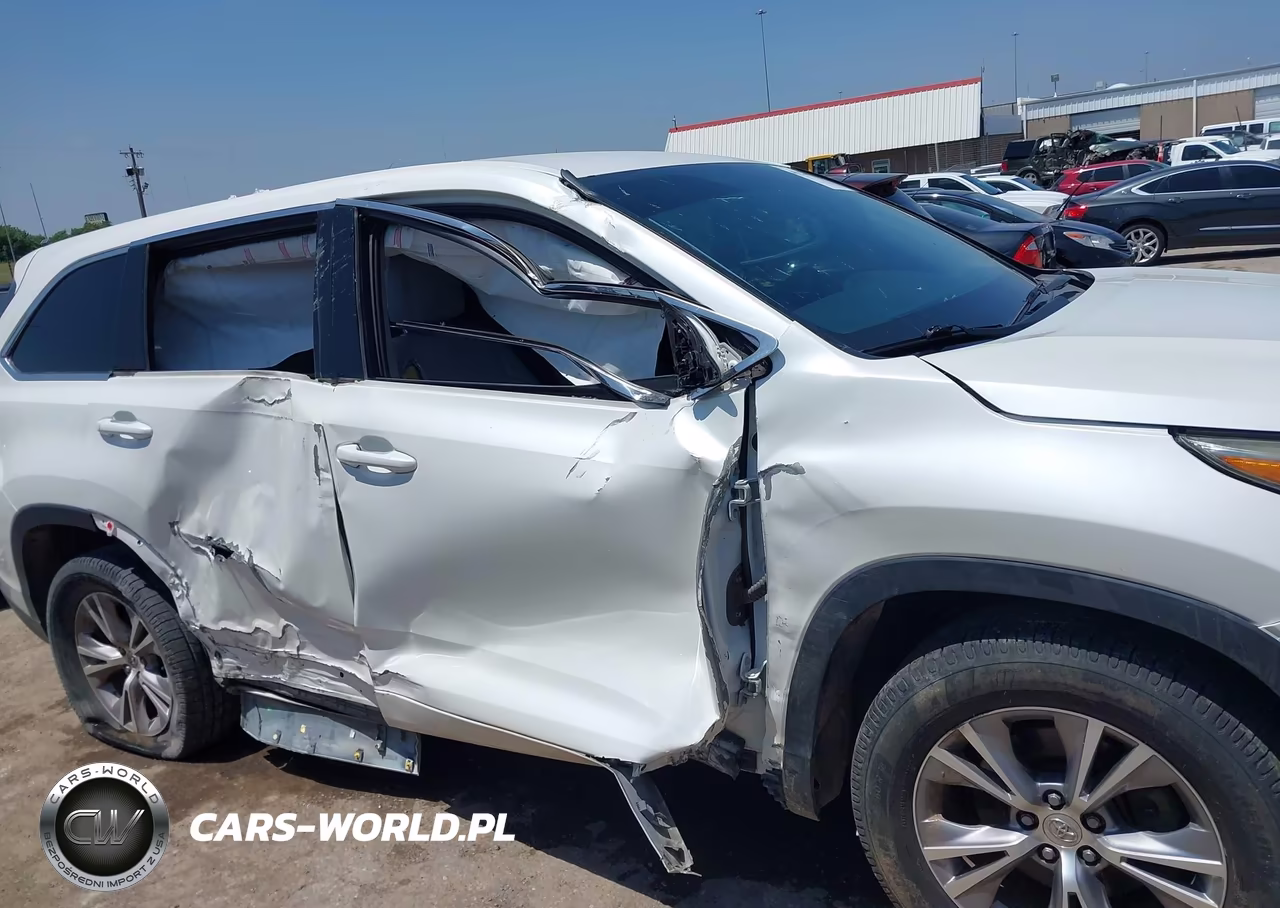 2015 Toyota Highlander Le Plus V6 VIN:5TDZKRFH3FS044034 - 6