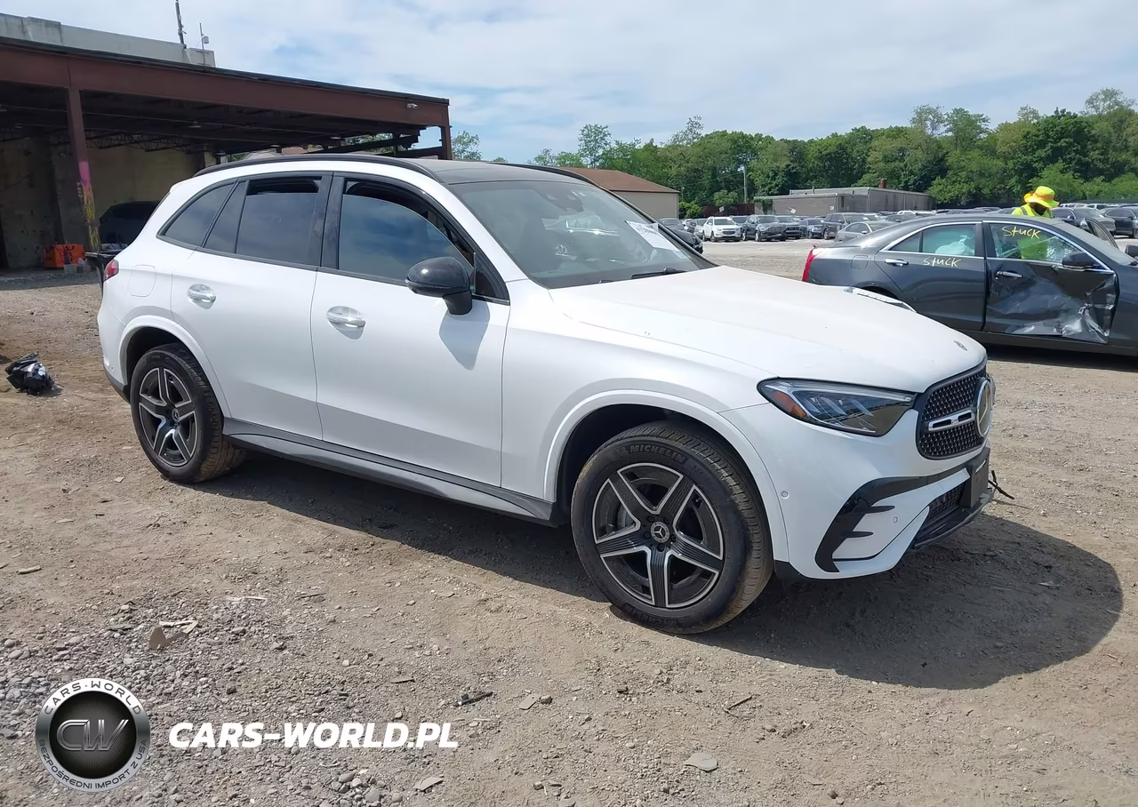 2026 Mercedes-Benz Glc 300 – zdjęcie 1 z 17