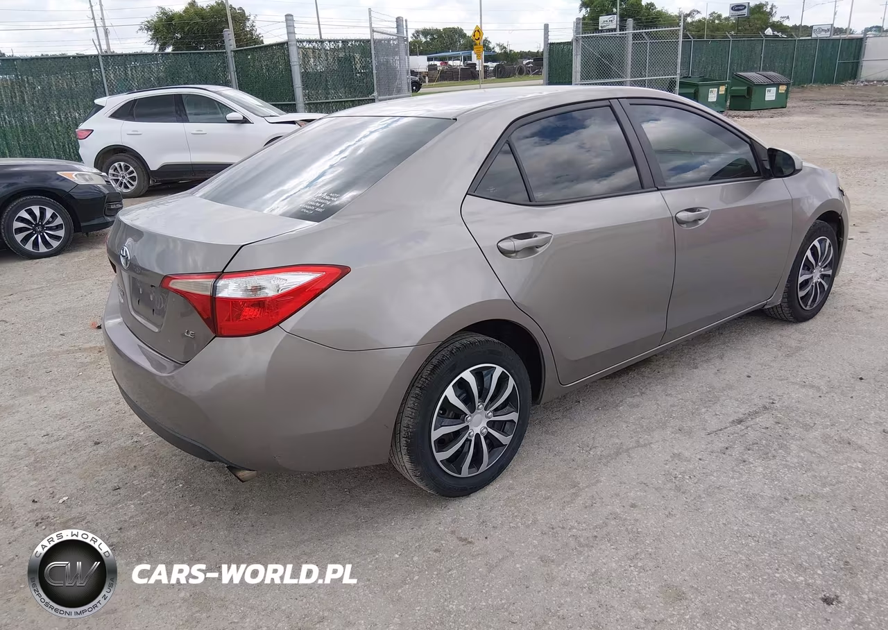 2016 Toyota Corolla Le VIN:2T1BURHE2GC523411 - 4