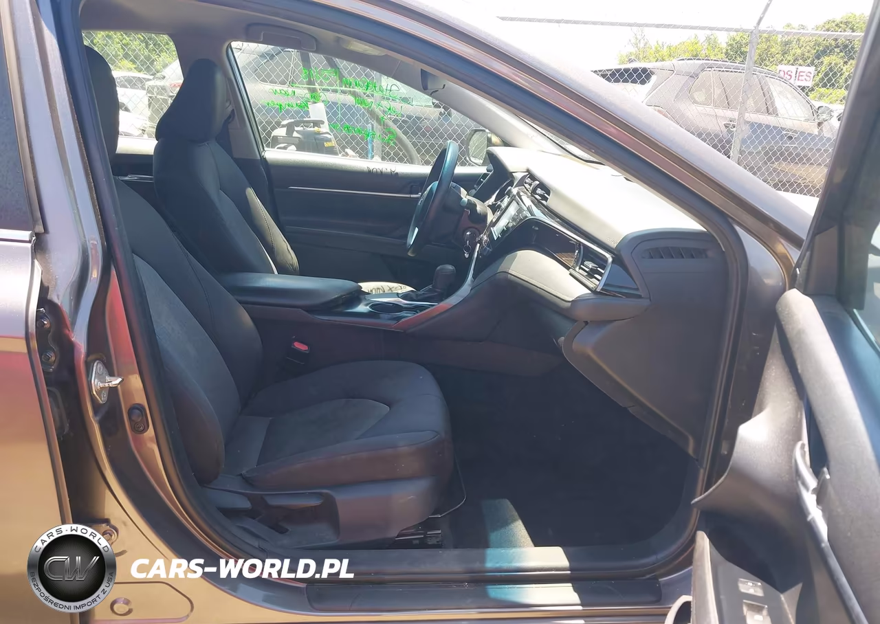 2019 Toyota Camry Le VIN:4T1B11HK2KU789874 - 5
