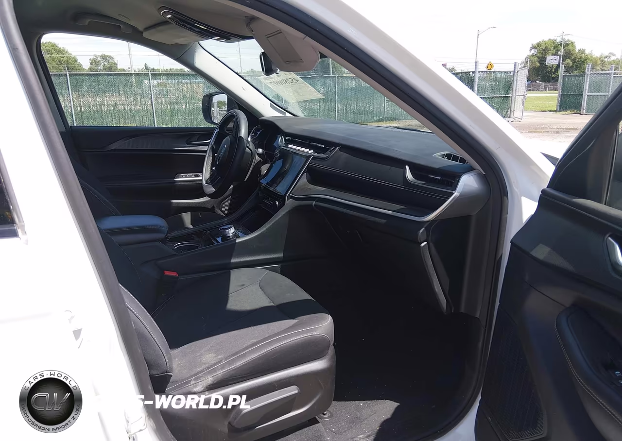 2023 Jeep Grand Cherokee L Laredo 4X4 VIN:1C4RJKAG4P8815180 - 5