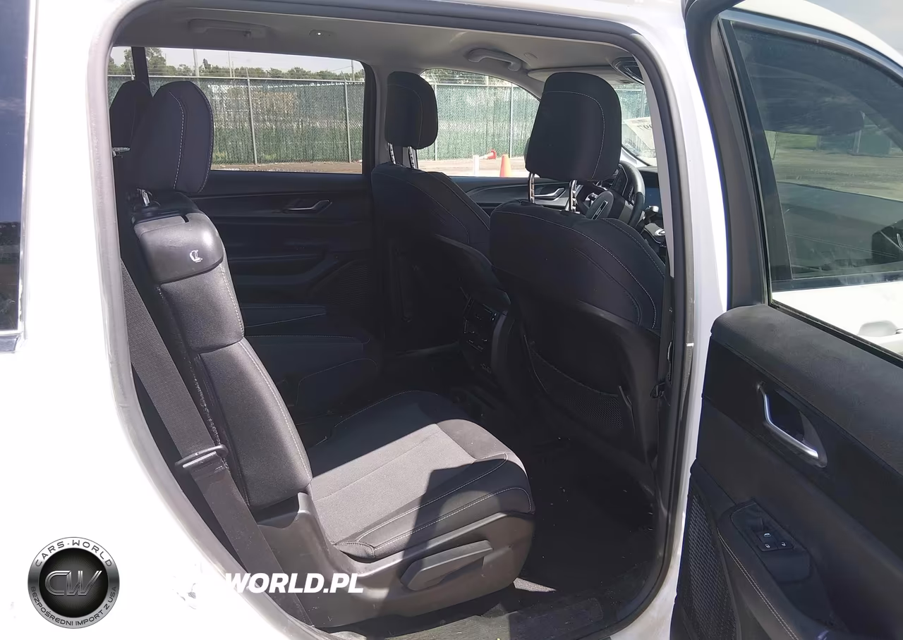 2023 Jeep Grand Cherokee L Laredo 4X4 VIN:1C4RJKAG4P8815180 - 8