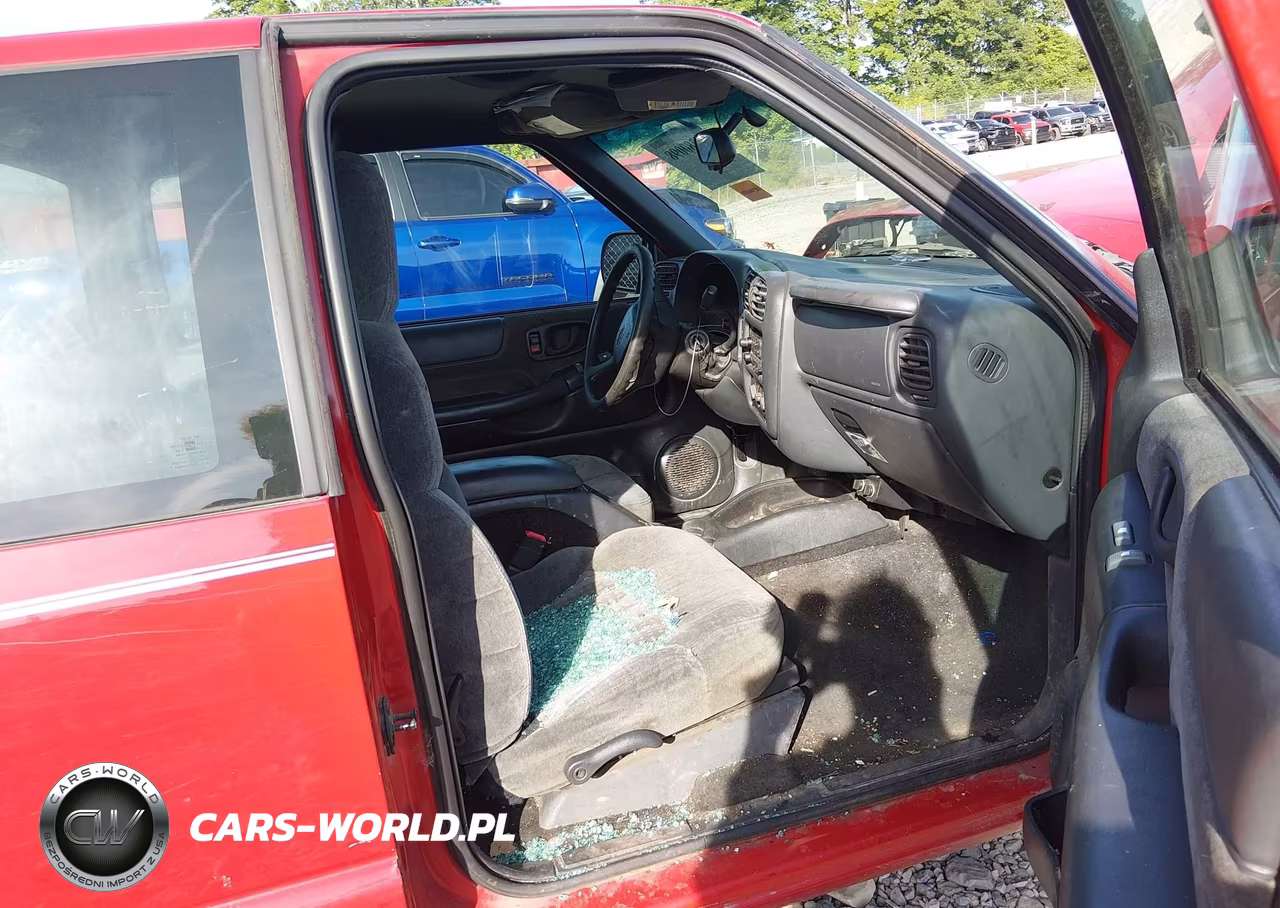 2001 Chevrolet S-10 Ls VIN:1GCDT19W318211914 - 5