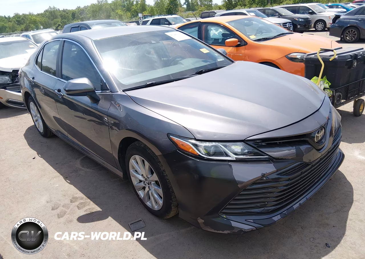 2018 Toyota Camry Le – zdjęcie 1 z 16