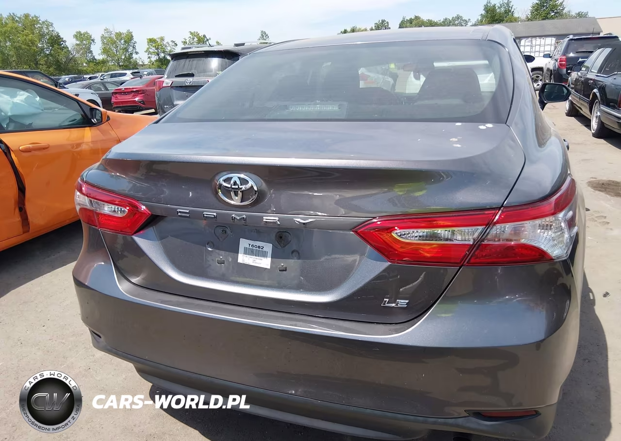 2018 Toyota Camry Le VIN:4T1B11HK7JU644263 - 16