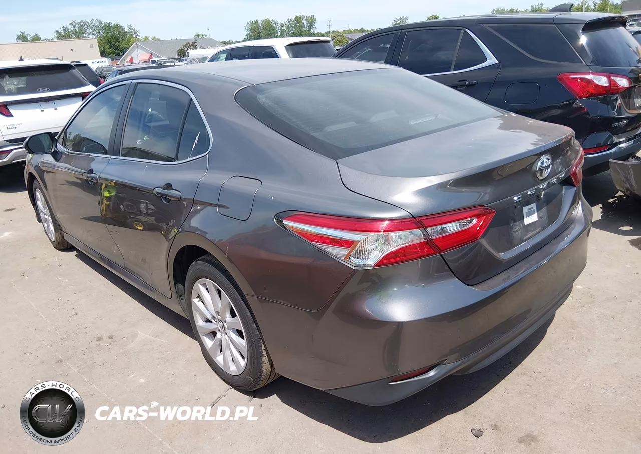 2018 Toyota Camry Le VIN:4T1B11HK7JU644263 - 3