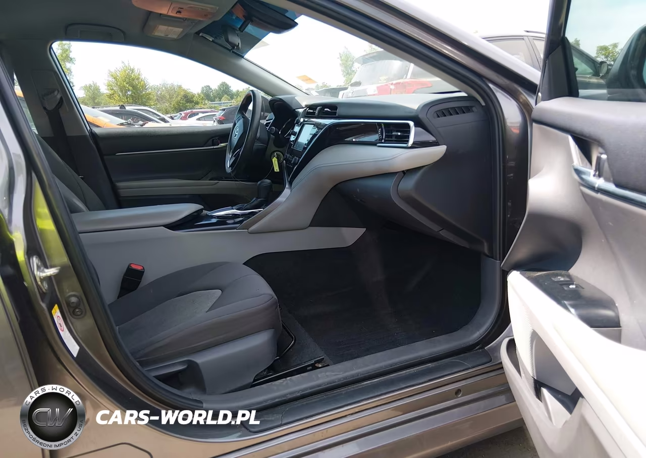 2018 Toyota Camry Le VIN:4T1B11HK7JU644263 - 5