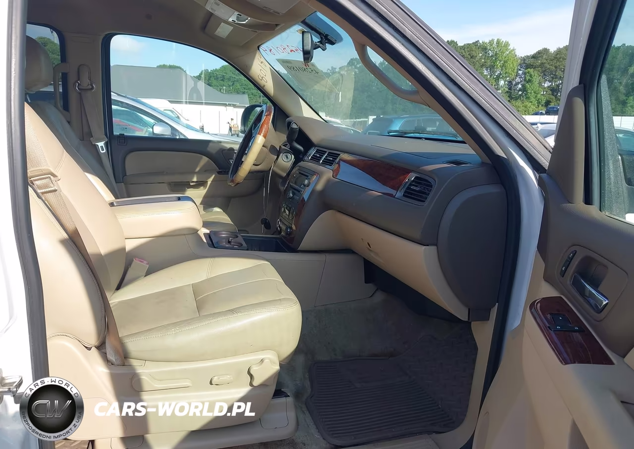 2013 Chevrolet Suburban 1500 Lt VIN:1GNSCJE07DR323663 - 5