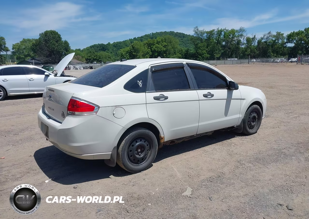 2010 Ford Focus S VIN:1FAHP3EN8AW135915 - 4