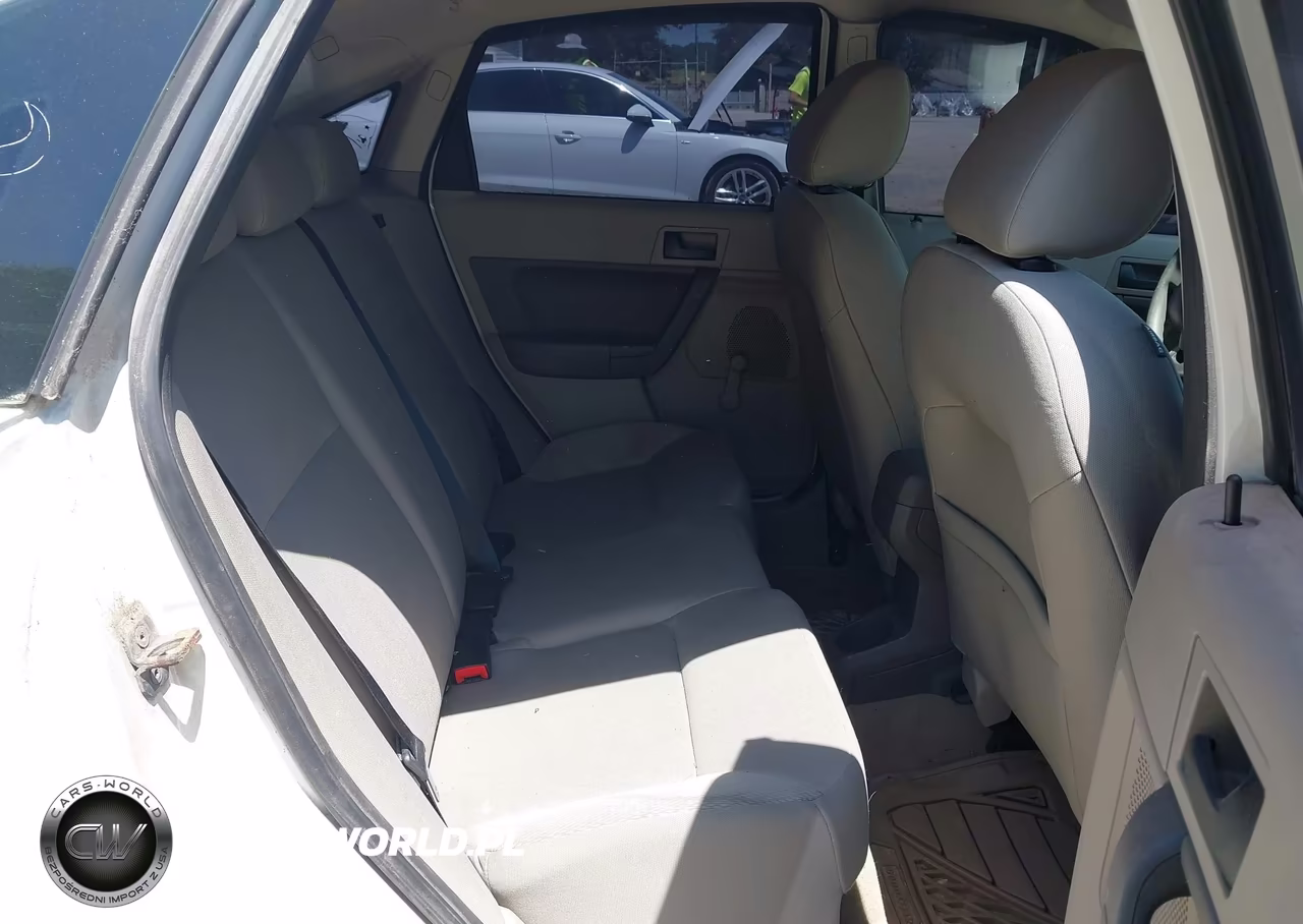 2010 Ford Focus S VIN:1FAHP3EN8AW135915 - 8