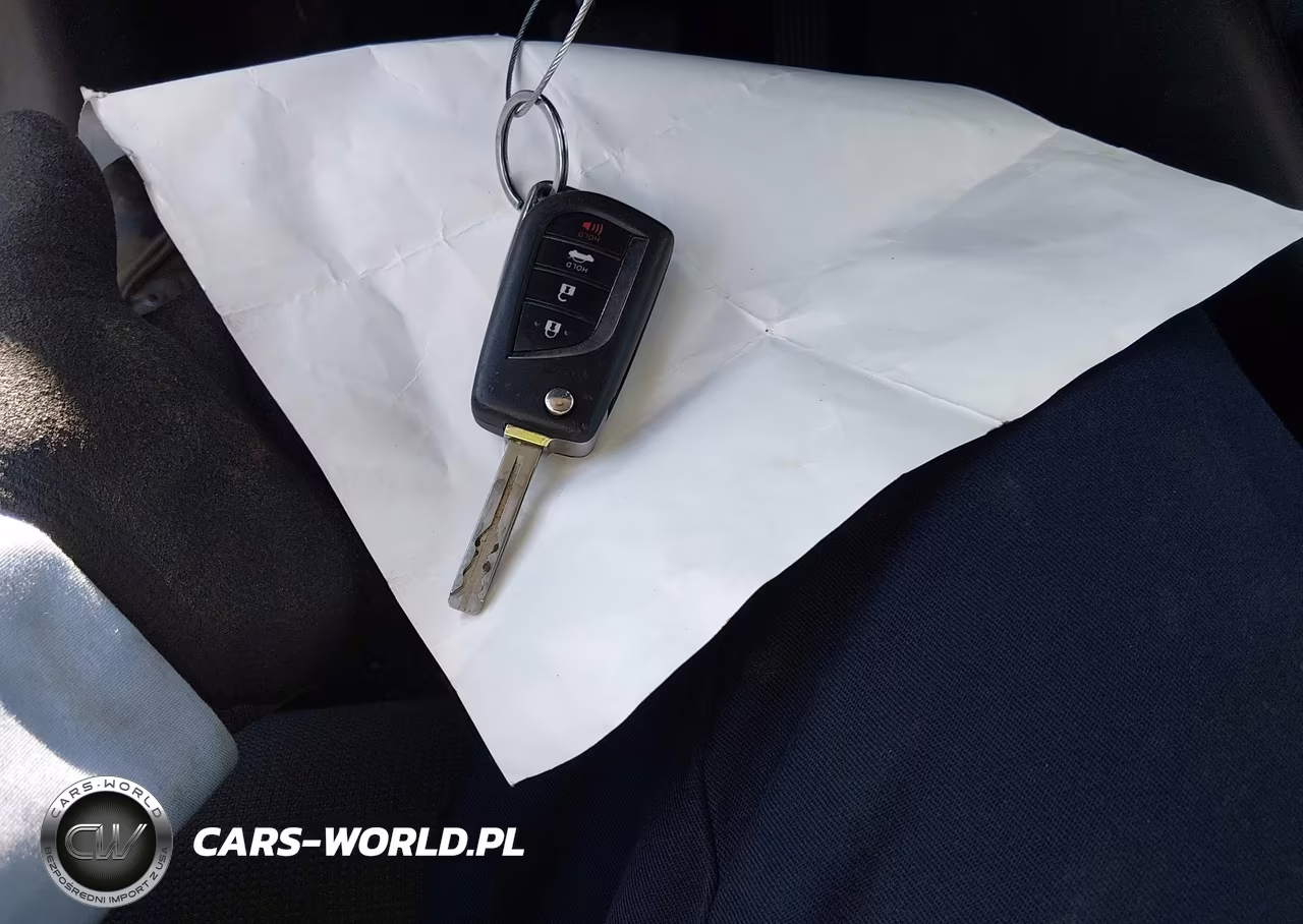 2020 Toyota Corolla Le VIN:5YFEPRAE5LP113517 - 11