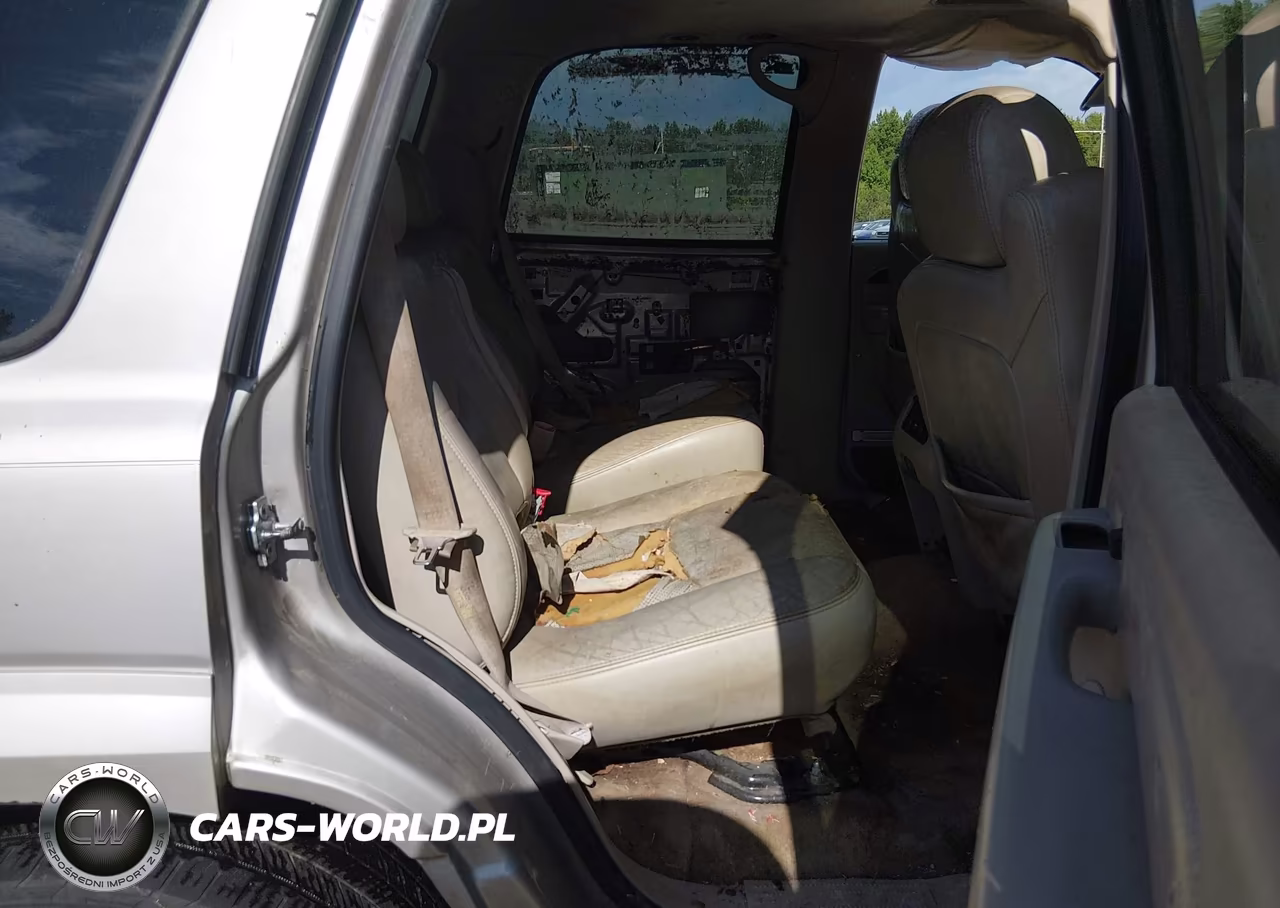 2005 Cadillac Escalade Standard VIN:1GYEC63N45R215580 - 8