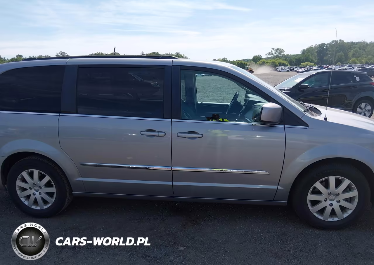 2016 Chrysler Town & Country Touring VIN:2C4RC1BG4GR298079 - 13