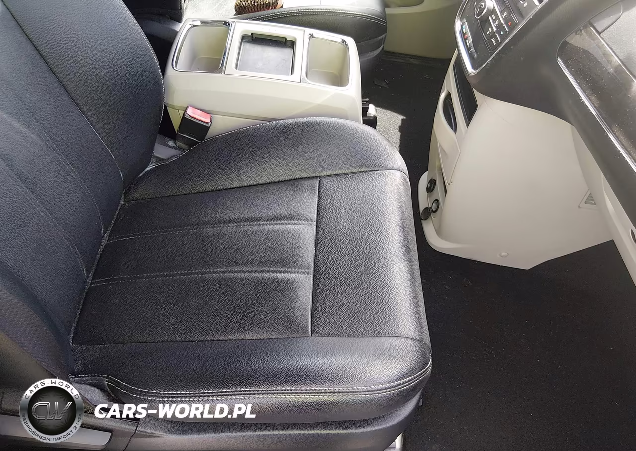 2016 Chrysler Town & Country Touring VIN:2C4RC1BG4GR298079 - 5