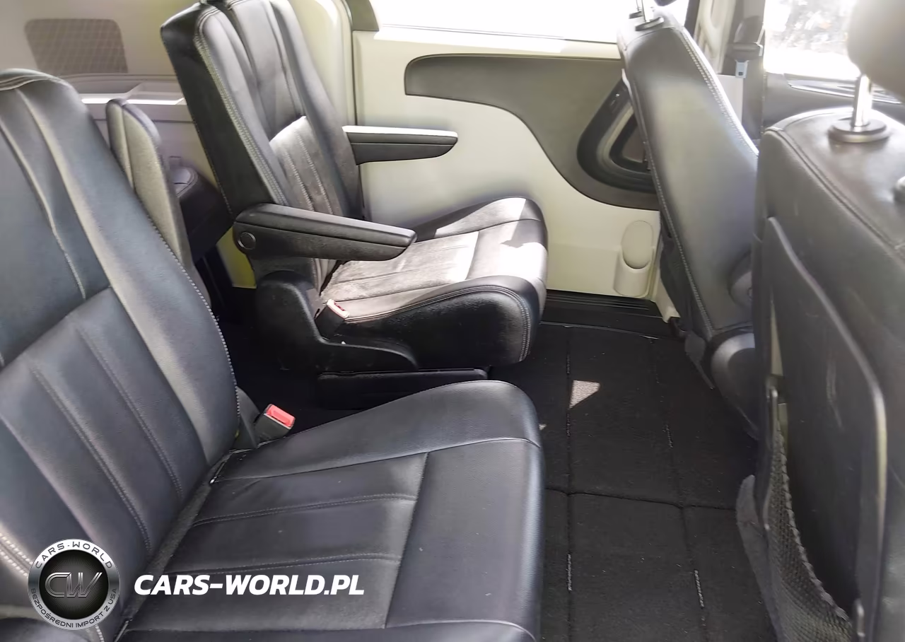 2016 Chrysler Town & Country Touring VIN:2C4RC1BG4GR298079 - 8
