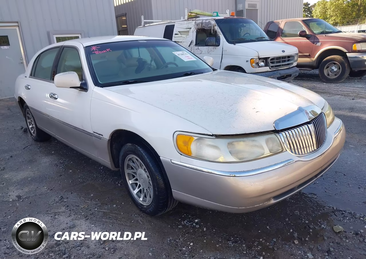 2000 Lincoln Town Car Signature