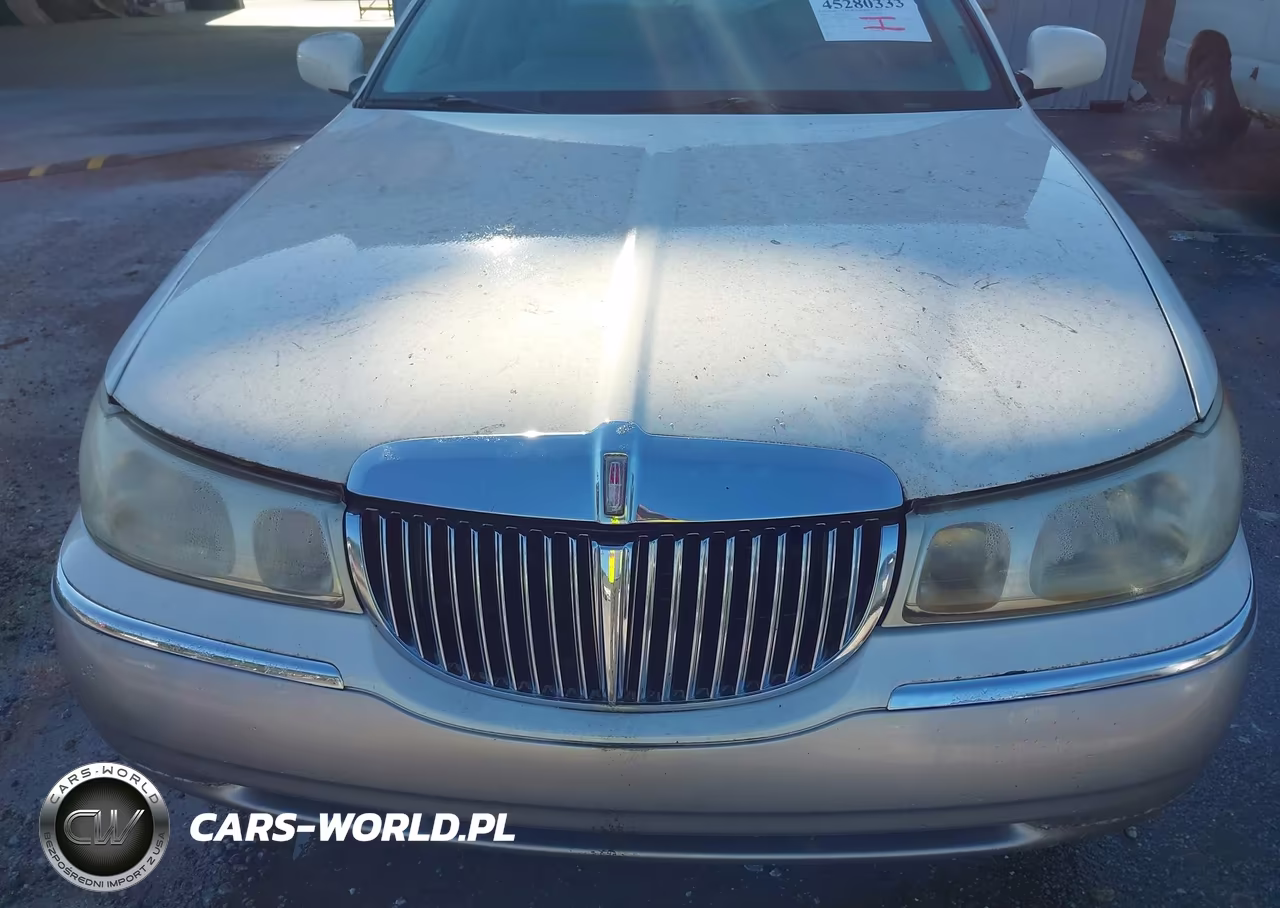 2000 Lincoln Town Car Signature VIN:1LNHM82W3YY853427 - 6