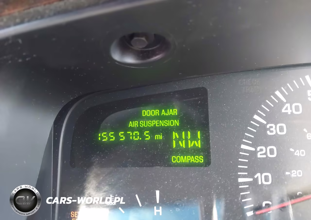 2000 Lincoln Town Car Signature VIN:1LNHM82W3YY853427 - 7