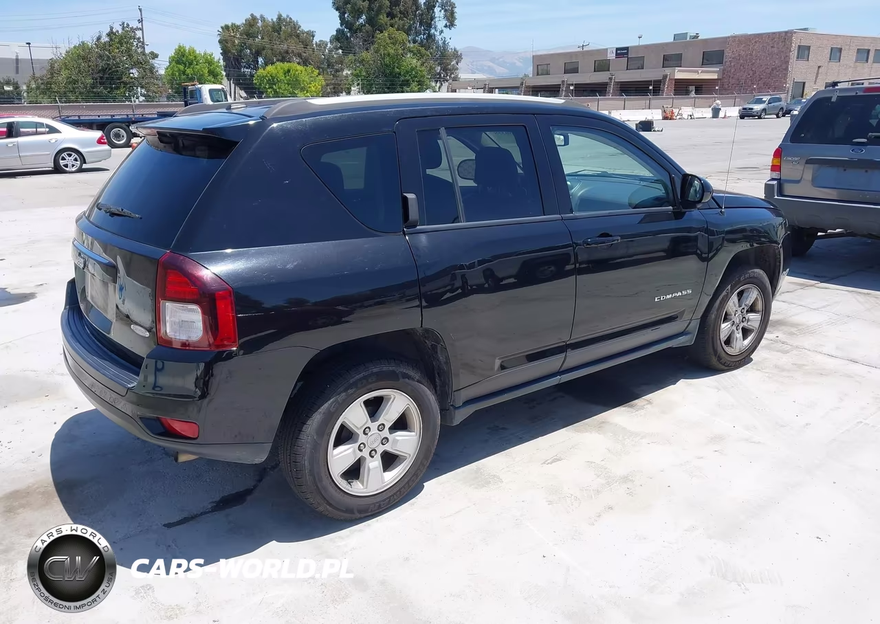 2016 Jeep Compass Latitude VIN:1C4NJCEA0GD773723 - 4