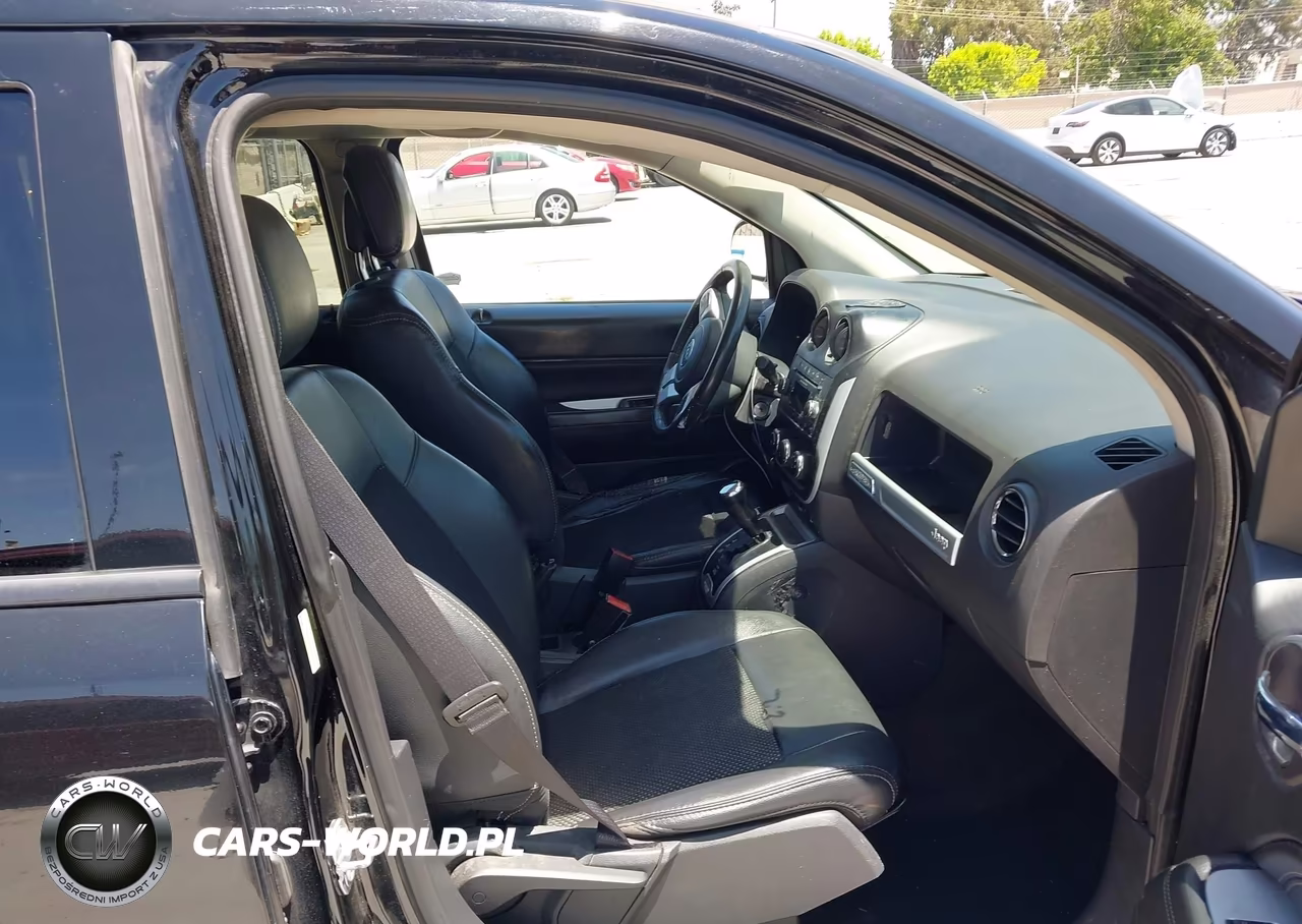 2016 Jeep Compass Latitude VIN:1C4NJCEA0GD773723 - 5