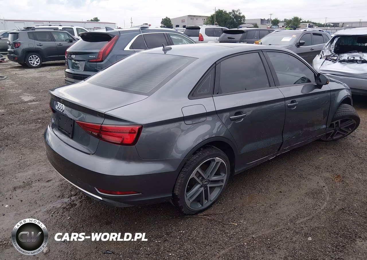 2018 Audi A3 2.0T Premium-2.0T Tech Premium VIN:WAUAUGFF8J1022284 - 4