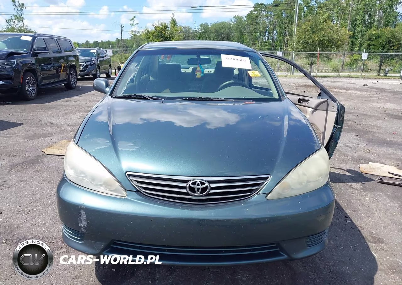 2005 Toyota Camry Le VIN:4T1BE32KX5U077559 - 13