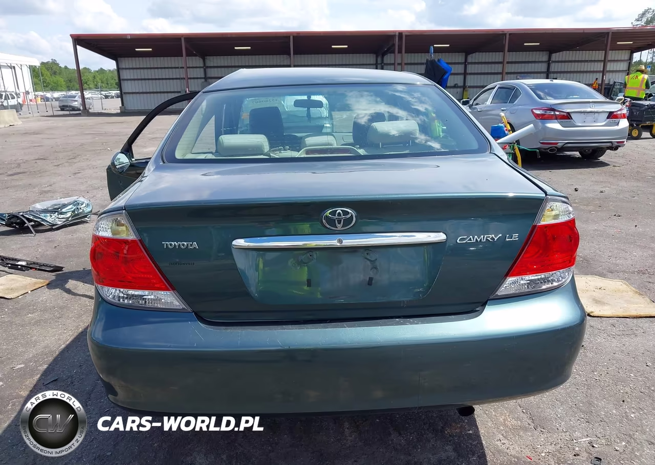 2005 Toyota Camry Le VIN:4T1BE32KX5U077559 - 17