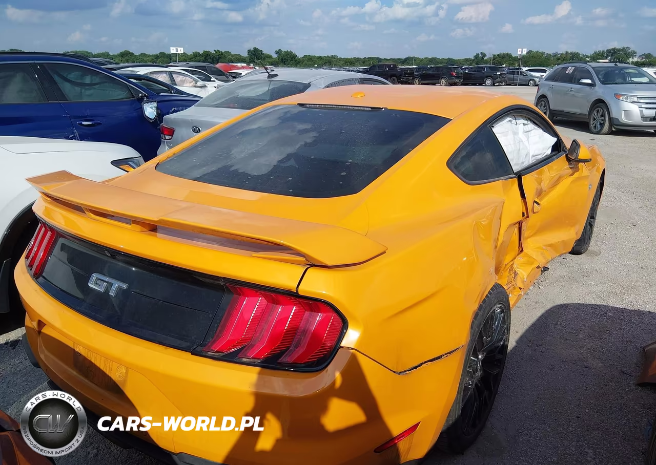 2018 Ford Mustang Gt Premium VIN:1FA6P8CFXJ5113677 - 4