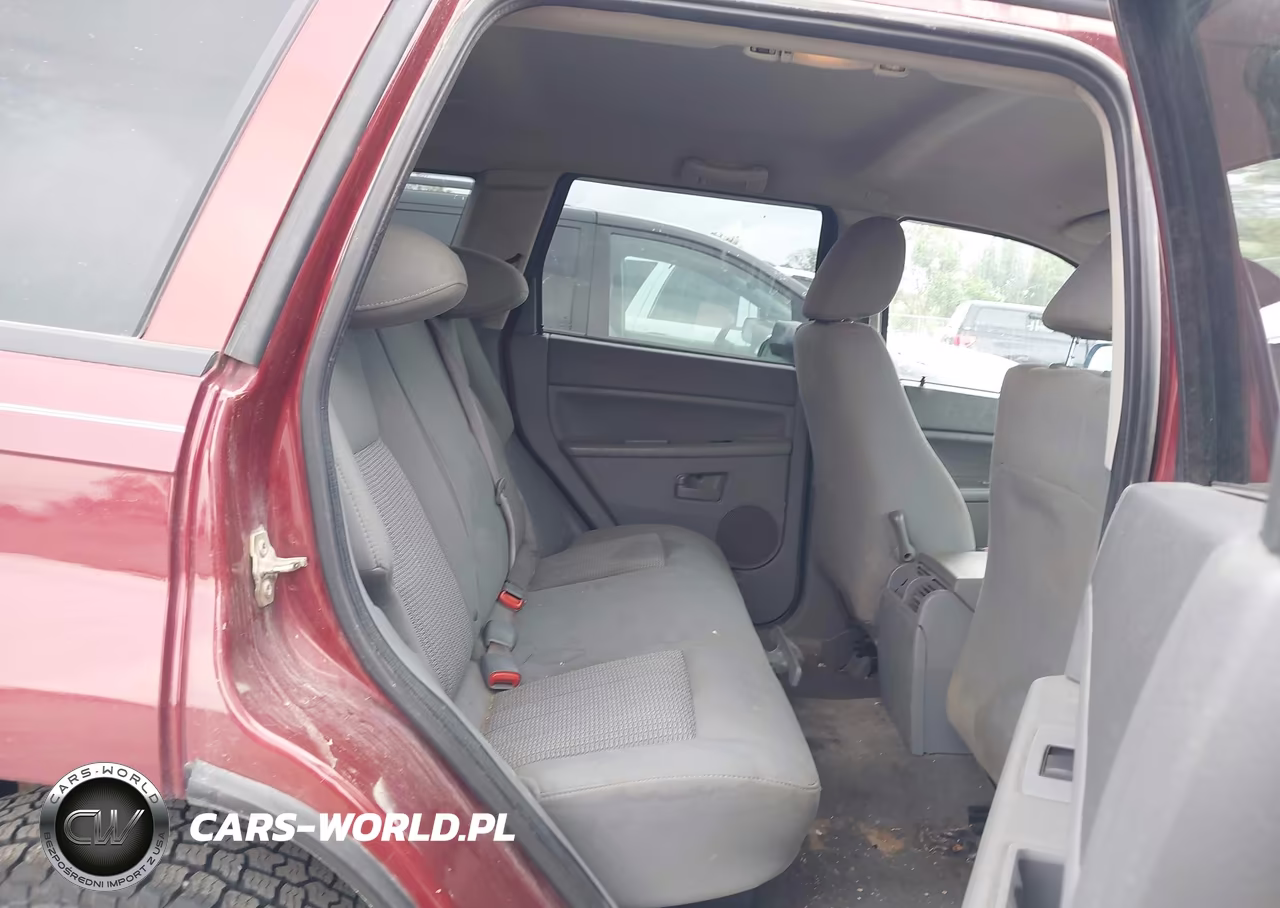 2007 Jeep Grand Cherokee Laredo VIN:1J8GR48KX7C537087 - 8