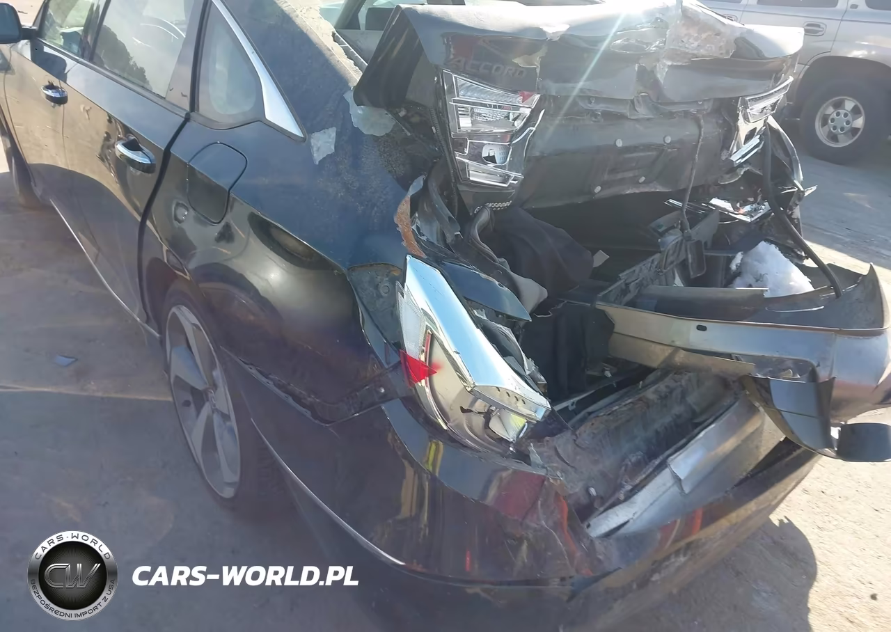 2018 Honda Accord Touring 2.0T VIN:1HGCV2F92JA039847 - 18