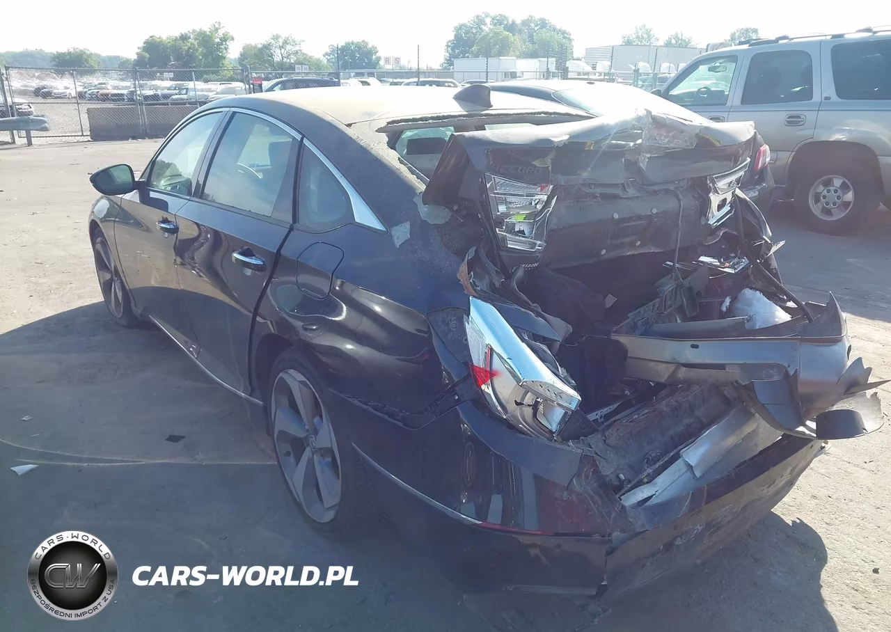 2018 Honda Accord Touring 2.0T VIN:1HGCV2F92JA039847 - 3