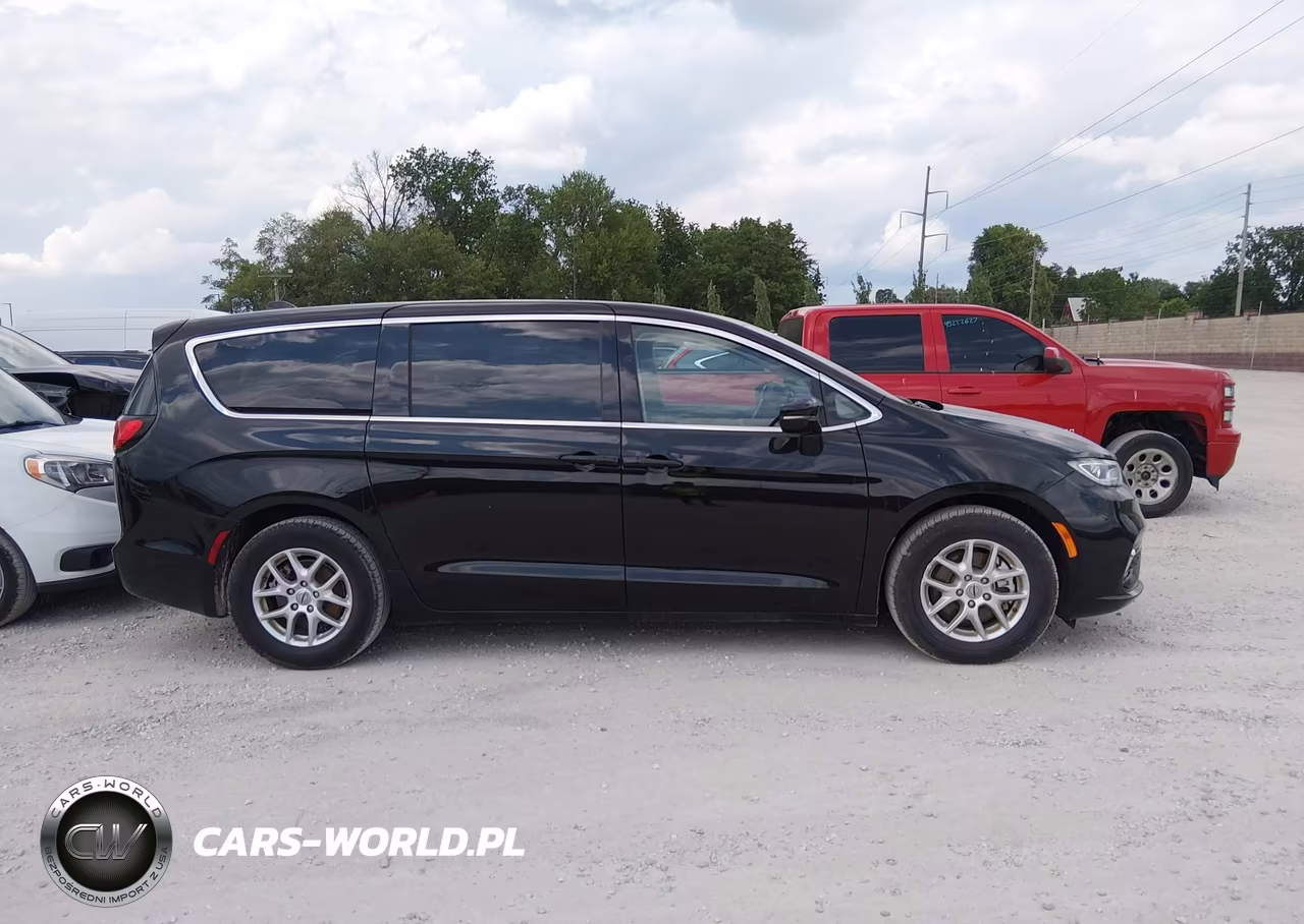 2024 Chrysler Pacifica Touring L VIN:2C4RC1BG6RR151572 - 13