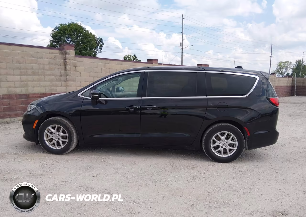 2024 Chrysler Pacifica Touring L VIN:2C4RC1BG6RR151572 - 14