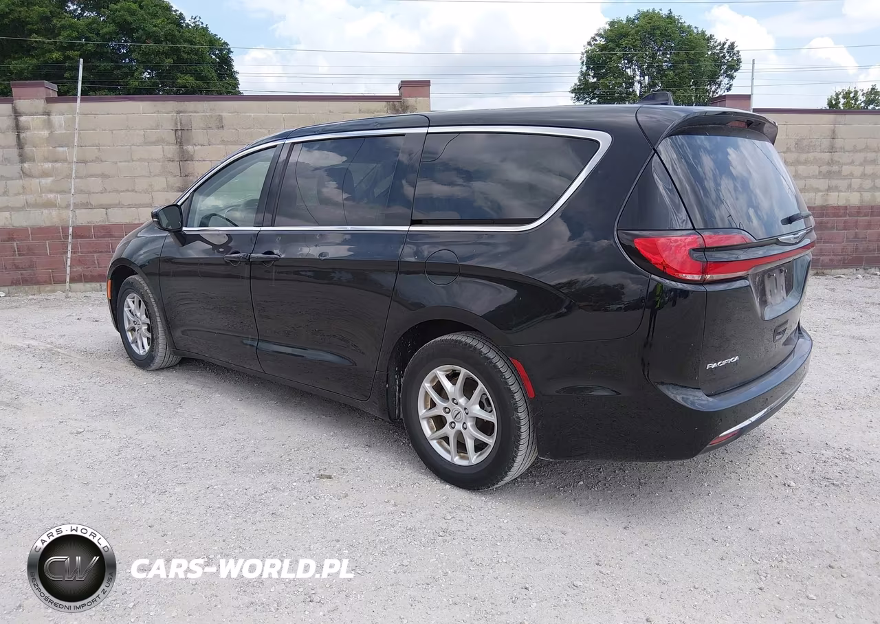 2024 Chrysler Pacifica Touring L VIN:2C4RC1BG6RR151572 - 3