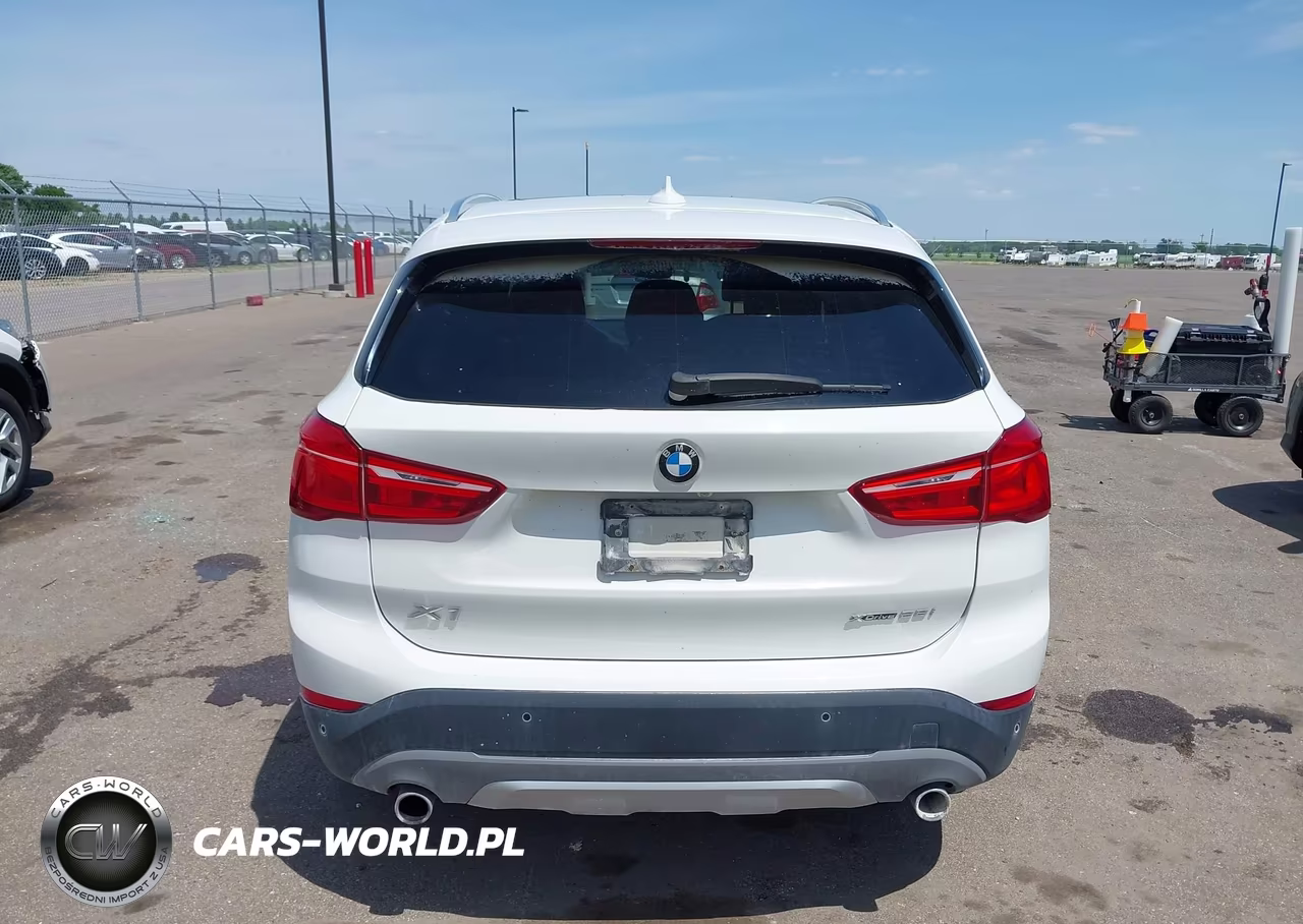 2018 BMW X1 xDrive28I VIN:WBXHT3C39J5L31278 - 17