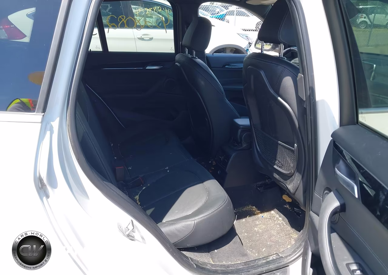 2018 BMW X1 xDrive28I VIN:WBXHT3C39J5L31278 - 8