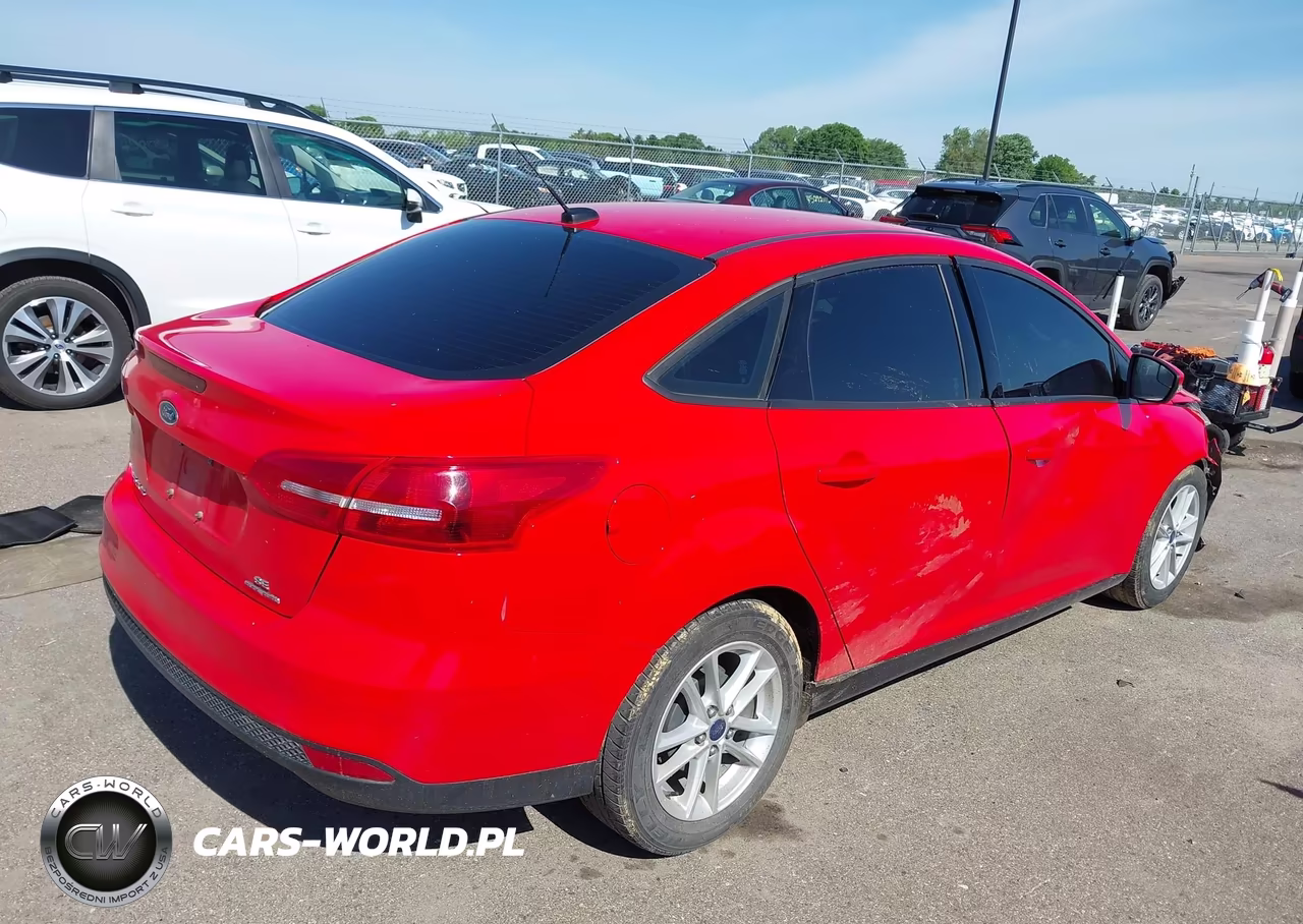 2016 Ford Focus Se VIN:1FADP3F21GL216963 - 4